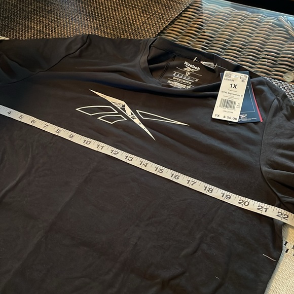 Reebok Tee - Picture 4 of 5